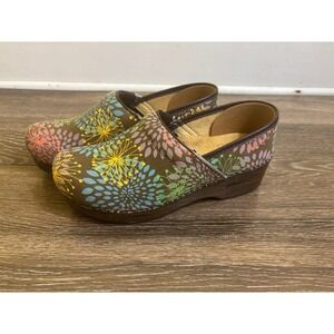 Dansko Women's Vegan, Floral Pattern Clogs Size‎ 39